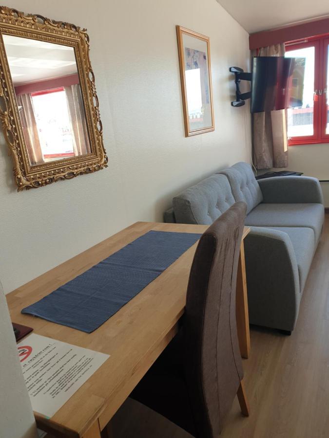 Mehamn Arctic Hotel Bagian luar foto